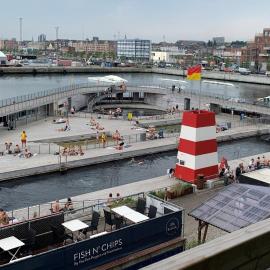 Apartment directly to seafront of Bassin 7 with big balcony and free parking, hotell i Århus
