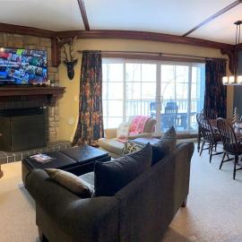 Mont-Tremblant में, होटल Chalet-Style Condo - 5 minutes to Lifts and village!