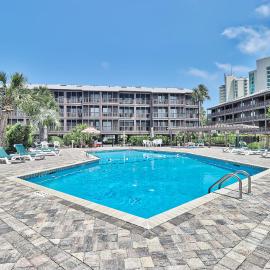 Beach &nightlife 3BR/2.5 BA service dog friendly