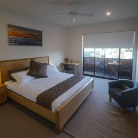 Modern air-conditioned 3-bedroom townhouse in centre of Cape Woolamai, מלון בCape Woolamai