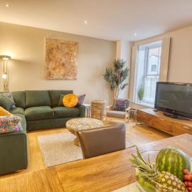 Centrally Located Apartment - Pass the Keys