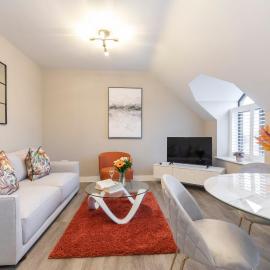Elliot Oliver - Stylish Loft Style Two Bedroom Apartment With Parking
