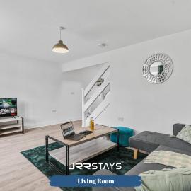Wolverhampton - Amazing 3 Bedroom, Sleeps 6, Wi-Fi - JRR Stays, hotel in Fallings Park
