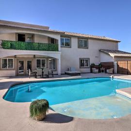 Lavish Family Escape w/ Game Room in Avondale!、エイボンデールのホテル