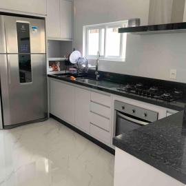 Apartamento 3 suítes a 100m do mar