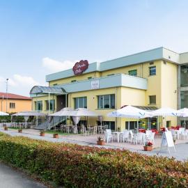 Hotel Nuvole, hotel Cingia deʼ Botti városában