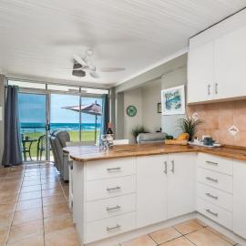 Absolute Beachfront Apartment 8B, hotel in Lennox Head