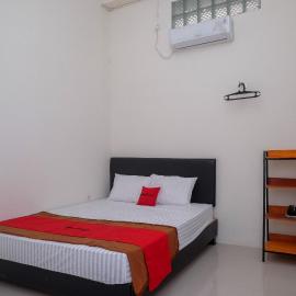 RedDoorz near Alun Alun Magelang 2