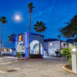 Super 8 by Wyndham Houston Webster NASA, hotelli kohteessa Webster