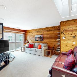 Ponderosa Inn 408, hotel di Big White