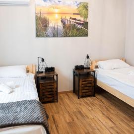 Przystań, hotel i Stalowa Wola