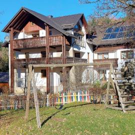 Ferienwohnung Ebert、Steinwiesenのホテル