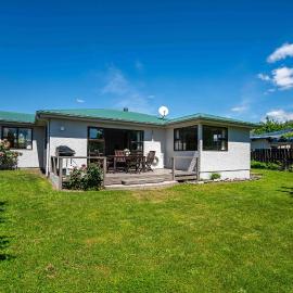 Downtown Delight - Wanaka Holiday Home