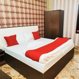 Viesnīca Hotel kingsman pilsētā Rudrapur