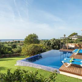 Villa Iris Torret by Escape Home, ξενοδοχείο σε Sant Lluis