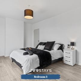 Nuneaton - Ideal 3 Bedroom, Wi-fi Parking, Sleeps 6 - JRR Stays, hotel a Stockingford