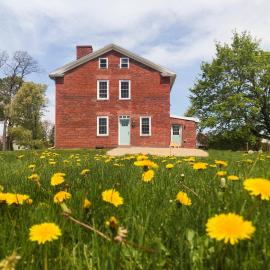 Farmhouse Broad Brook: Comfort & Charm., Hotel in East Windsor