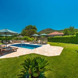 Vila Vergatum-privacy,gym,billiards,table tennis