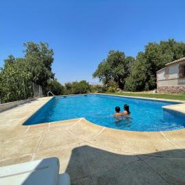 Casa Rural El Cantueso, готель у місті Hontanar