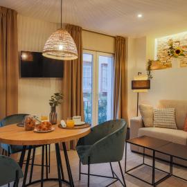 Apartamentos Magna Sevilla, hotel in Seville