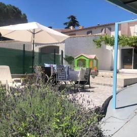 Les Micocouliers - Spacieuse maison,4chambres ,avec Jardin- Parking -Wifi, hotel in Béziers