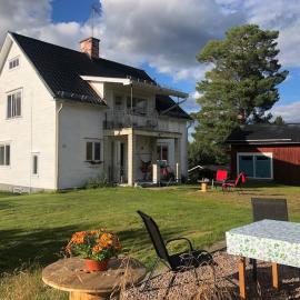 Comfortabel Zweeds huis met sauna en houtkachel., khách sạn ở Öje