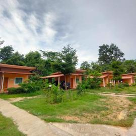 Tungngoen Resort โรงแรมในBan Som Poi