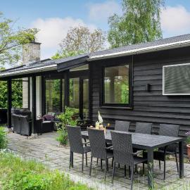 2 Bedroom Cozy Home In Dronningmølle – hotel w mieście Dronningmølle