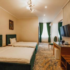 Hotel Andra、Tecuciのホテル