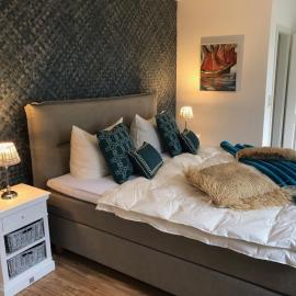 romantisches Ferienhaus Boddenblick mit Sauna, hotelli kohteessa Pruchten