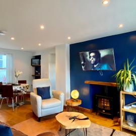Extended Fishermans cottage with stunning sea views, hotel in The Mumbles