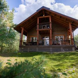 Pine house, lake Saimaa, hotel i Pettilä