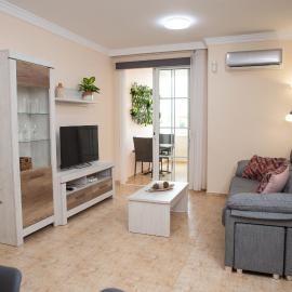 Apto ISA: amplio y acogedor apto de 75m con terraza, aire acondicionado y parking gratuito, hotel a Los Abrigos