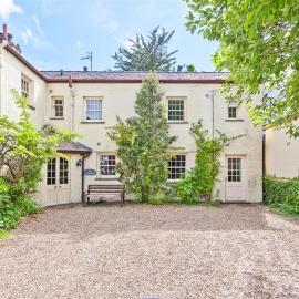 Bridge House with private hot tub, Coniston