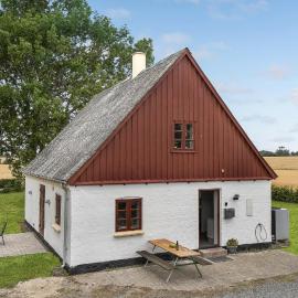 Stunning Home In Bandholm With Kitchen: Bandholm şehrinde bir otel
