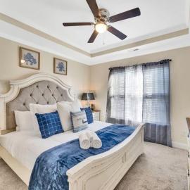 Cozy 2B Townhouse King Bed Free Parking TV in BRs