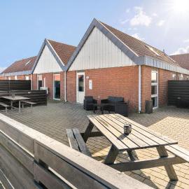 Amazing Home In Hvide Sande With Sauna, hotel v destinácii Bjerregård