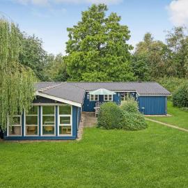 3 Bedroom Lovely Home In Store Fuglede, hotel a Store Fuglede