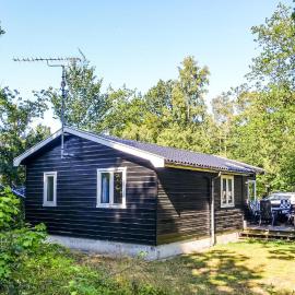 2 Bedroom Amazing Home In Hasle, hotel v mestu Hasle