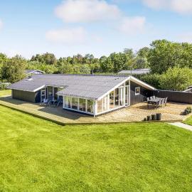 Awesome Home In Jerup With Wifi, hotel in Jerup