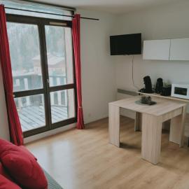 Jolies Appartement 6 couchages a praloup 1600 avec balcons, hotel in Uvernet-Fours