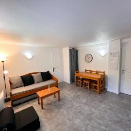 Vars, Appart spacieux rénové 4 couchages dans chalet, hotel in Vars