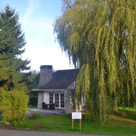 Sous le Saule Holiday Home, hotel din Heyd