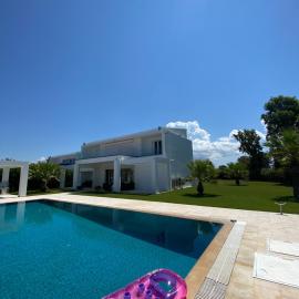 Greek Villas Justine View Beach، فندق في كيليني