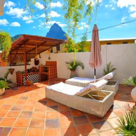 The Suite Spot Apartment - Private Paradise Stay, hotel en Soufrière