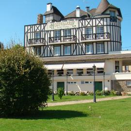 Hostellerie Saint Pierre: Saint-Pierre-du-Vauvray şehrinde bir otel