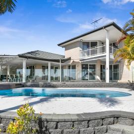 Voyagers Resort - Stunning home!, hotel in Banksia Beach