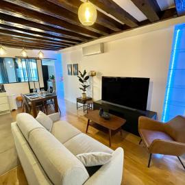 Designer Apartment Tour Saint-Jacques - 1BR 4P