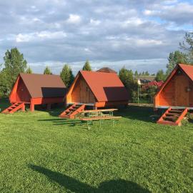 SZAŁASY drewniane nad rzeką BIEBRZA, hotel u gradu Gonjondz