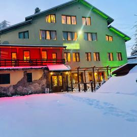 Hotel Forest Star on the Ski Slope, готель у місті Боровец